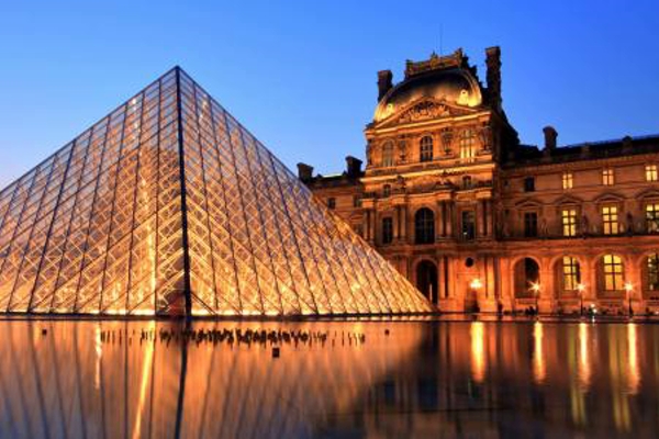 اللوفر يفتح أبوابه&nbsp;للزوار