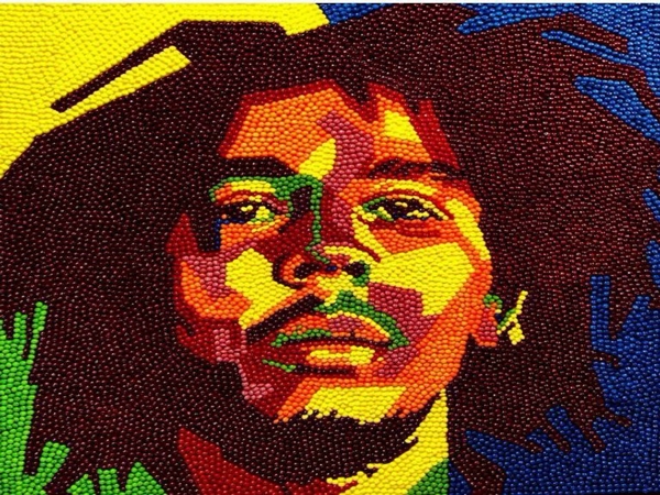 قاتلٌ في مهرجان