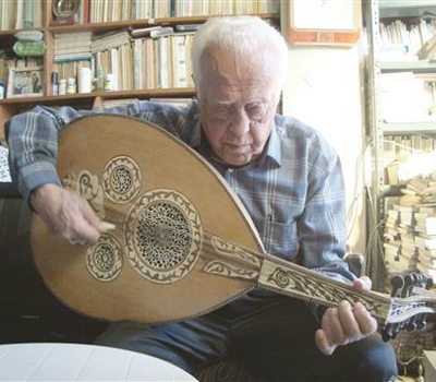 الشاعر السوري شوقي بغددي